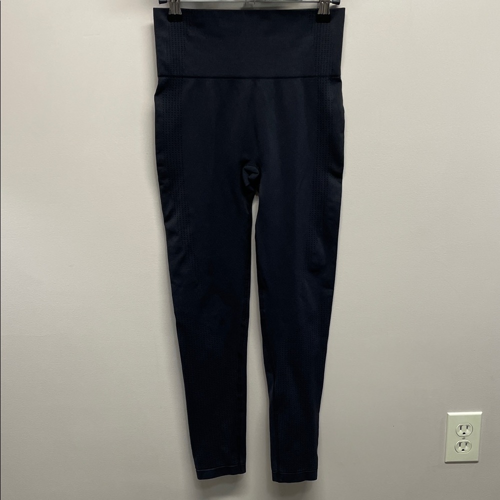 Athletic Essentials High Rise Black Leggings M